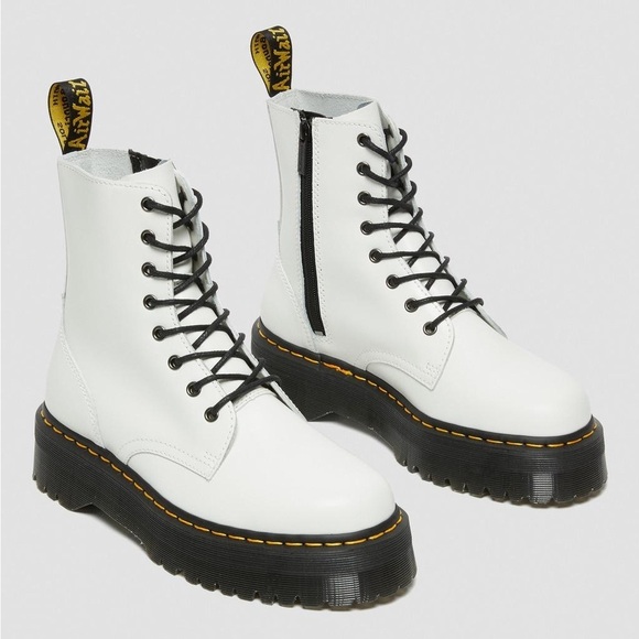 LIKE NEW DR MARTENS Jadon Boot Smooth Leather Platforms! - Picture 1 of 11
